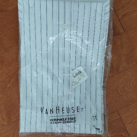 Van Heusen Men's Winkle free Striped Shirt - Picture 5 of 8